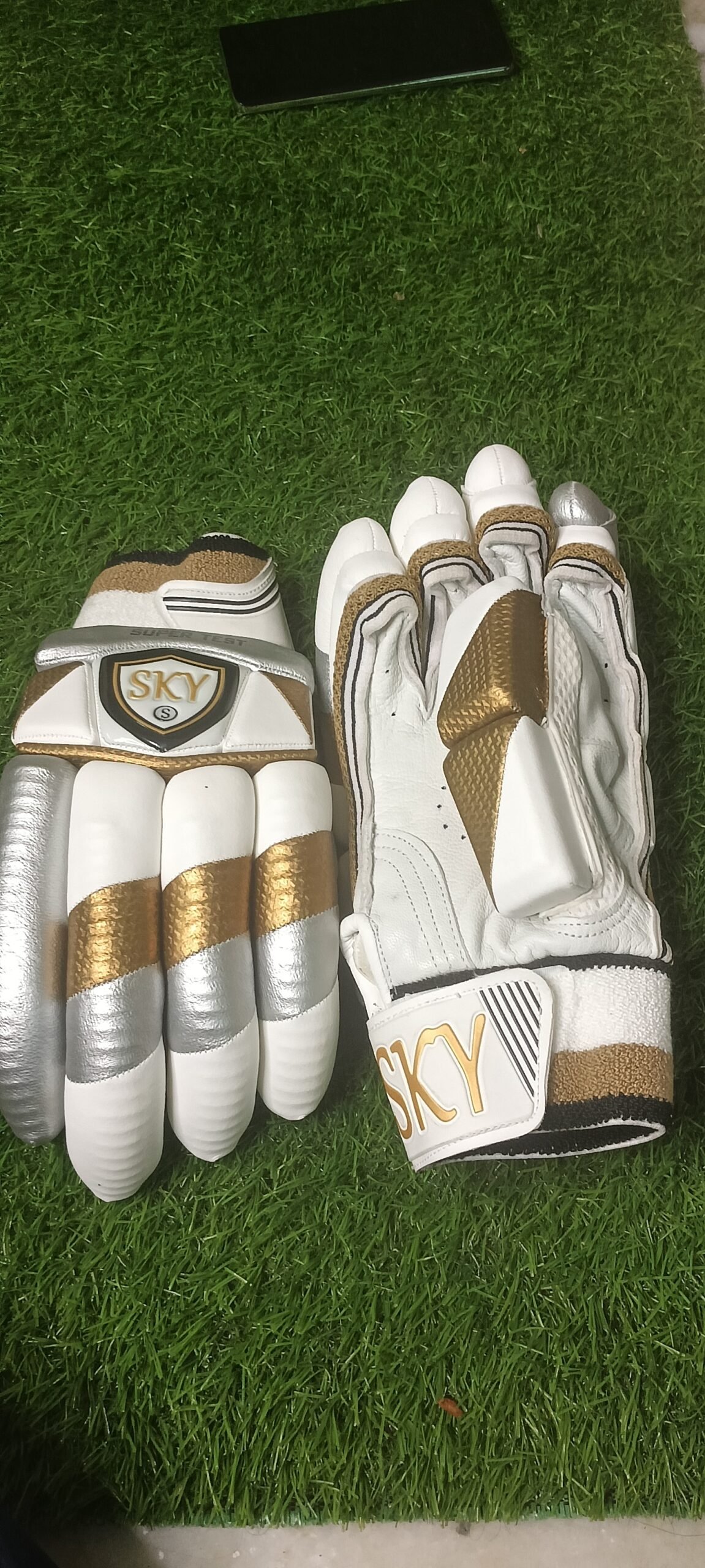 SKY SUPER TEST BATTING GLOVE MENS RH