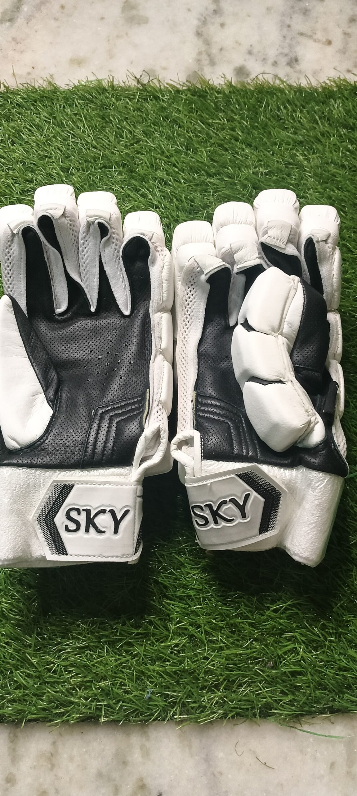 Sky Platinum Edition Black Pitard Batting Gloves (Men’s RH)