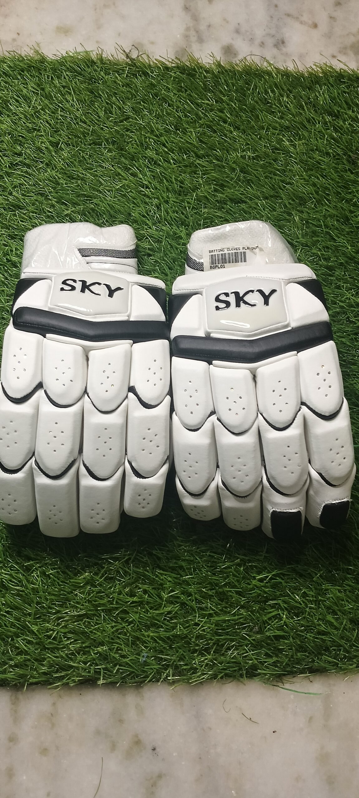 Sky Platinum Edition Black Pitard Batting Gloves (Men’s RH)